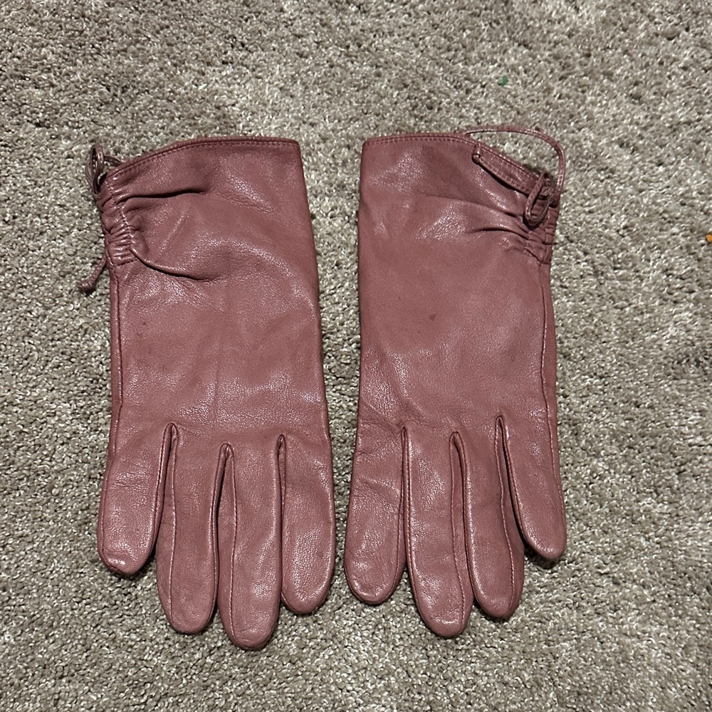 Elegant Mauve Leather Gloves